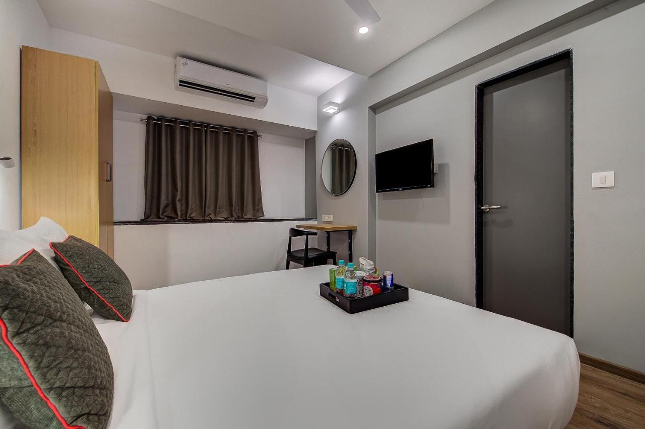 Hotel Unicontinental Βομβάη Εξωτερικό φωτογραφία
